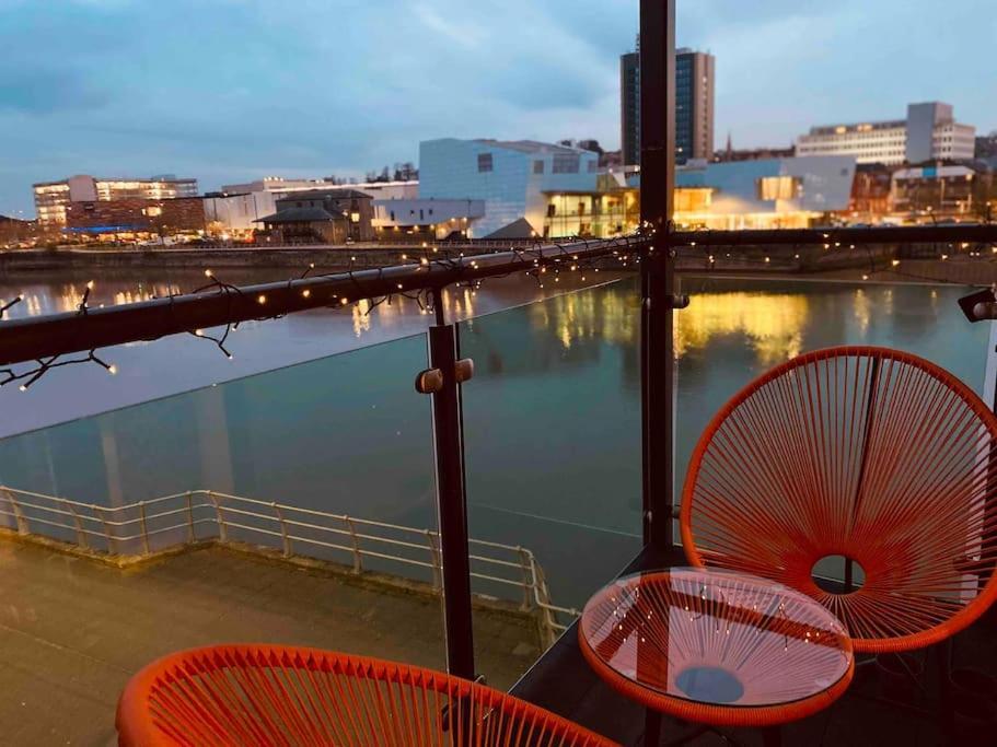 Luxury 2 Bedroom Waterfront Apartment With Balcony Newport  Luaran gambar